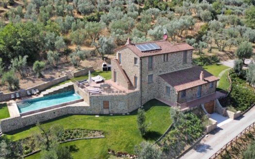 Luxurious farmhouse with infinity pool in Cortona