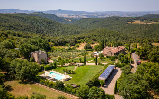 Luxurious property with swimming pool in the heart of Maremma