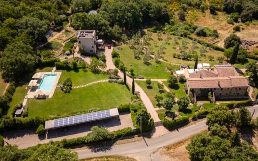 Luxurious property with swimming pool in the heart of Maremma