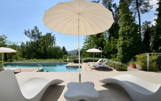 Stunning villa with swimming-pool close to Camaiore