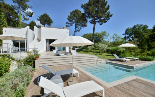 Stunning villa with swimming-pool close to Camaiore