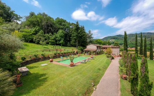 Elegant property for sale in the hills of Lucca