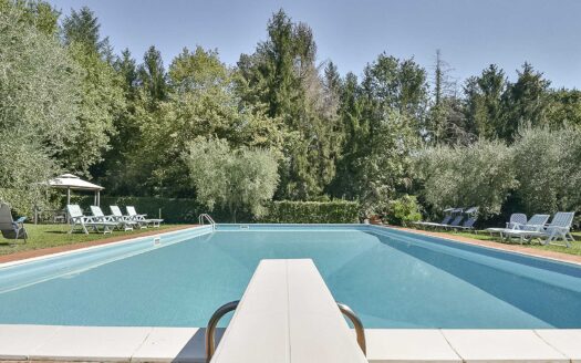 Superb luxury property with pool for sale in Lucca