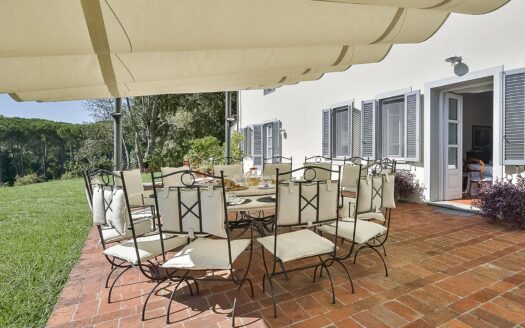 Superb luxury property with pool for sale in Lucca