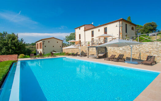 Wonderful property with swimming pool in Palaia