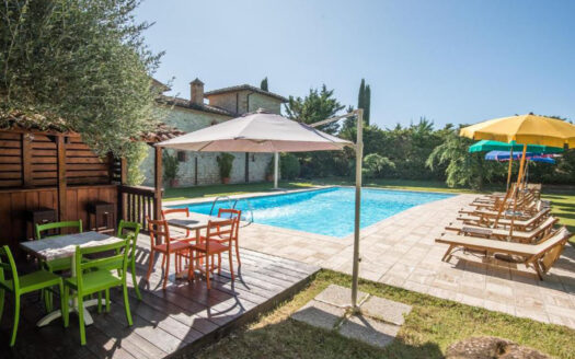 Ancient 1400s farmhouse with swimming pool and land