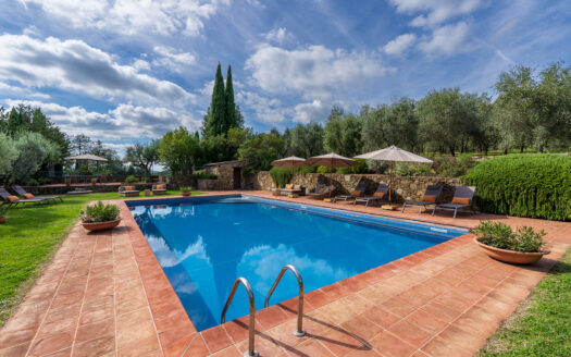 For sale spectacular property with pool in Pergine Valdarno
