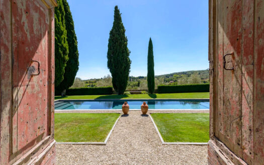 Incredible renovated property with swimming pool near Arezzo