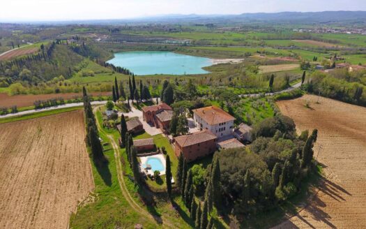 17th Century Estate for Sale in Tuscany