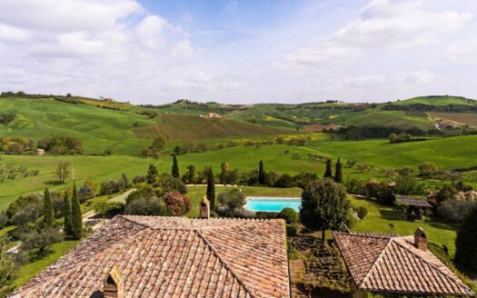 For sale lovely farmhouse close to Pienza