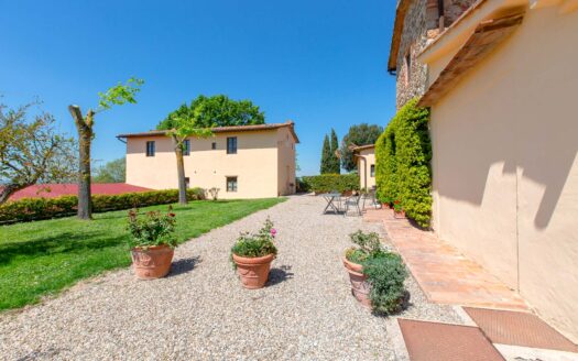 Exclusive estate with land in the Chianti Classico area