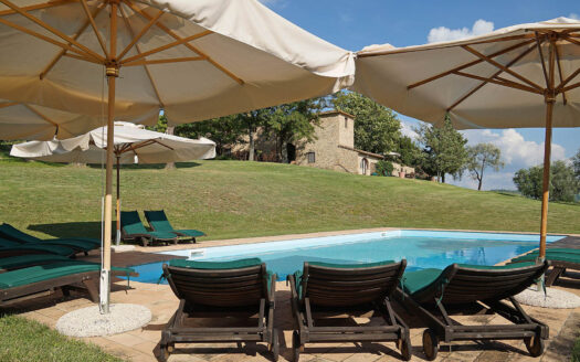 Restored farmhouse with pool near Florence