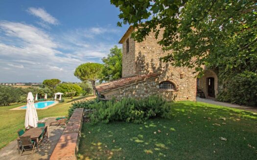 Restored farmhouse with pool near Florence