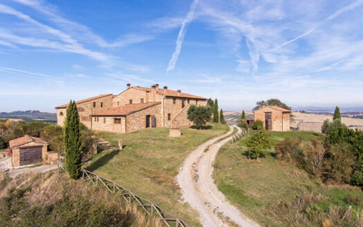 Dream house with pool in Asciano, Tuscany.