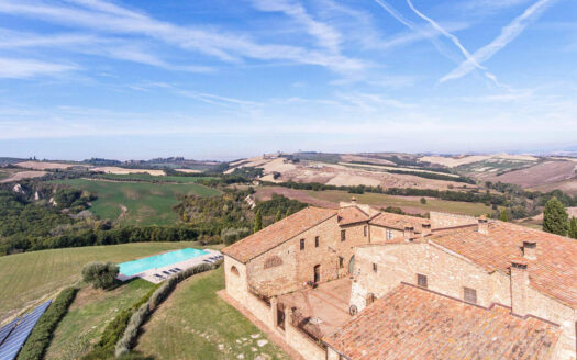 Dream house with pool in Asciano, Tuscany.