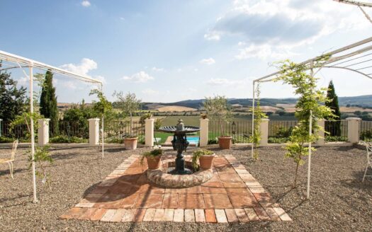 For sale charming farmhouse with pool close to Siena