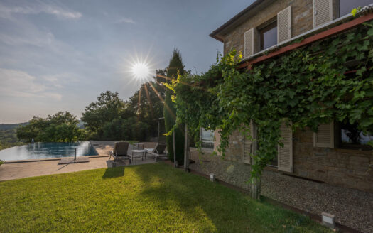 Modern Prestigious Residence Overlooking Lake Trasimeno