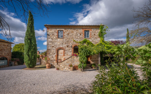 Prestigious 17th-century estate in the Crete Senesi