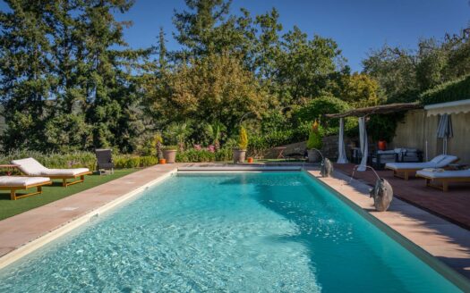 Prestigious estate overlooking the Val di Chio