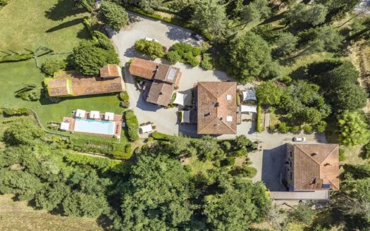 Ancient village with swimming pool in the heart of Tuscany