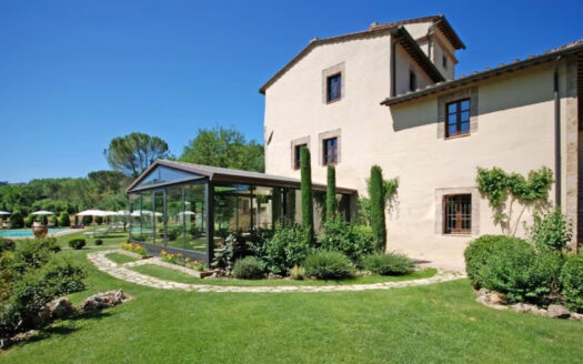 Historic 14th-century residence with pool in San Gimignano