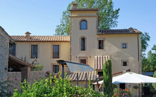Historic 14th-century residence with pool in San Gimignano