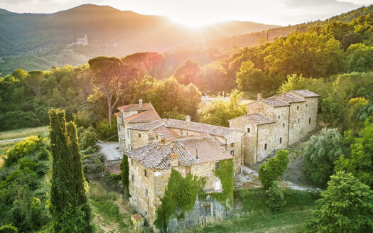 Charming 18th-century village in Cortona