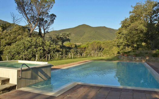 Charming 18th-century village in Cortona