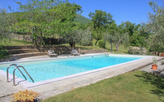 Prestigious Tuscan Estate with Villa, Farmhouse and Private Pools