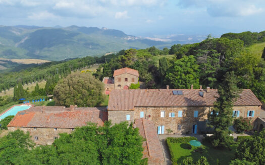 Charming country house with pool and dependance in Pomarance