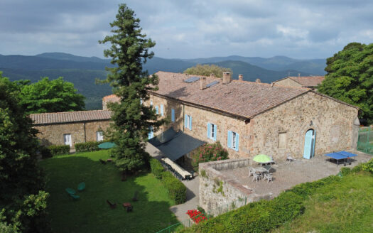 Charming country house with pool and dependance in Pomarance