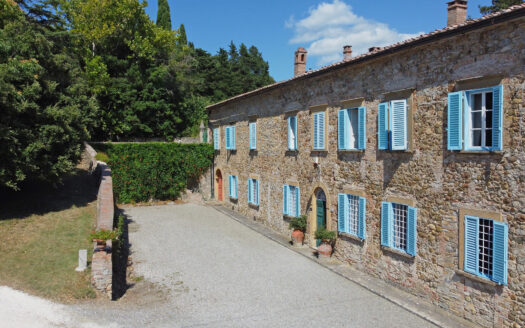 Charming country house with pool and dependance in Pomarance